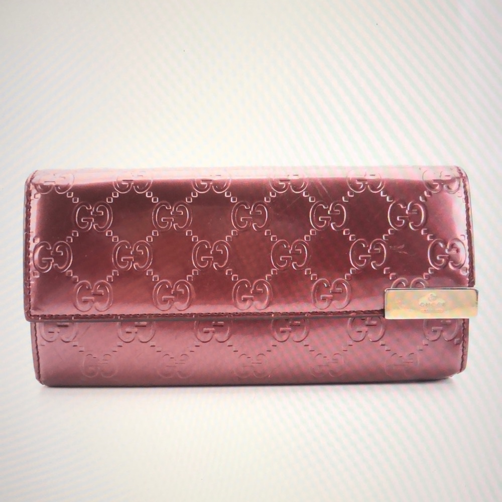 #0245 Gucci Signature Chain Wallet in Guccisima Metallic Patent Leather